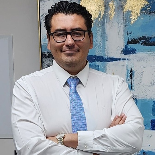 Retrato del Dr. Abraham Eugenio Bravo Torres, médico psiquiatra